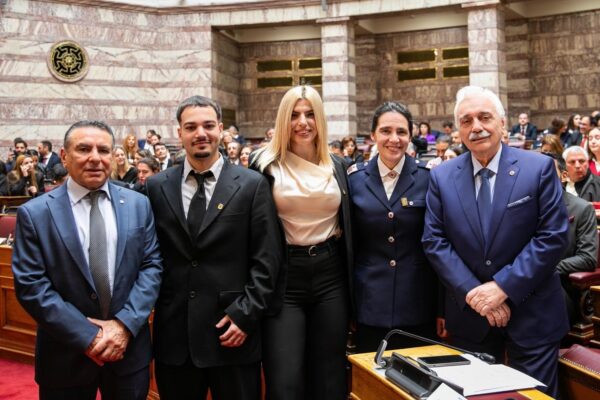 Ο Ελληνικός Ερυθρός Σταυρός και η Βουλή των Ελλήνων τίμησαν 250 εθελοντές αιμοδότες