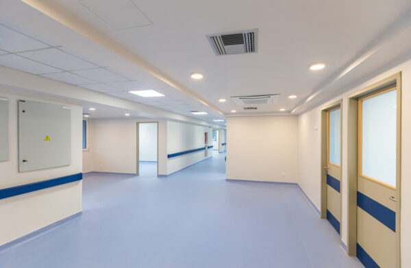 ΕΣΥ: Παραδόθηκαν τα πρώτα ανακαινισμένα τμήματα των Κ.Υ. Ναυπάκτου, Ακράτας και Μεγαλόπολης